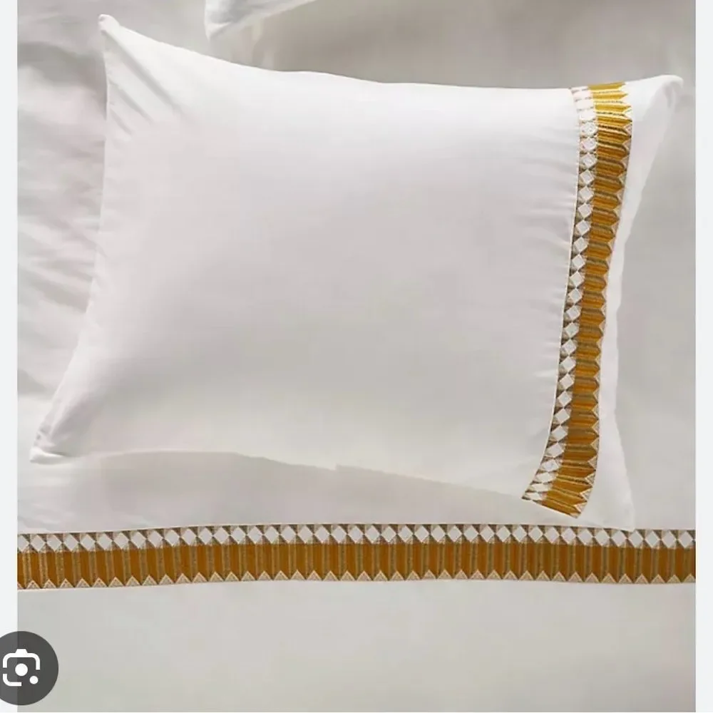 Anthropologie coraline satine